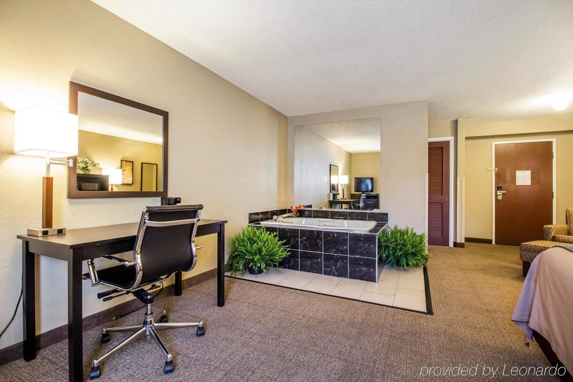 Quality Inn Harlan Екстер'єр фото